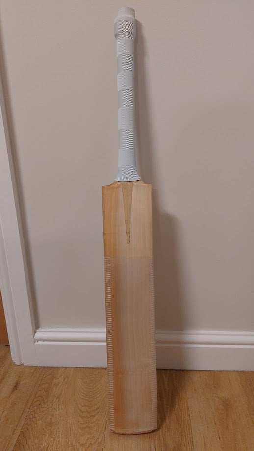 Millichamp and Hall C100 Players Cricket Bat Front