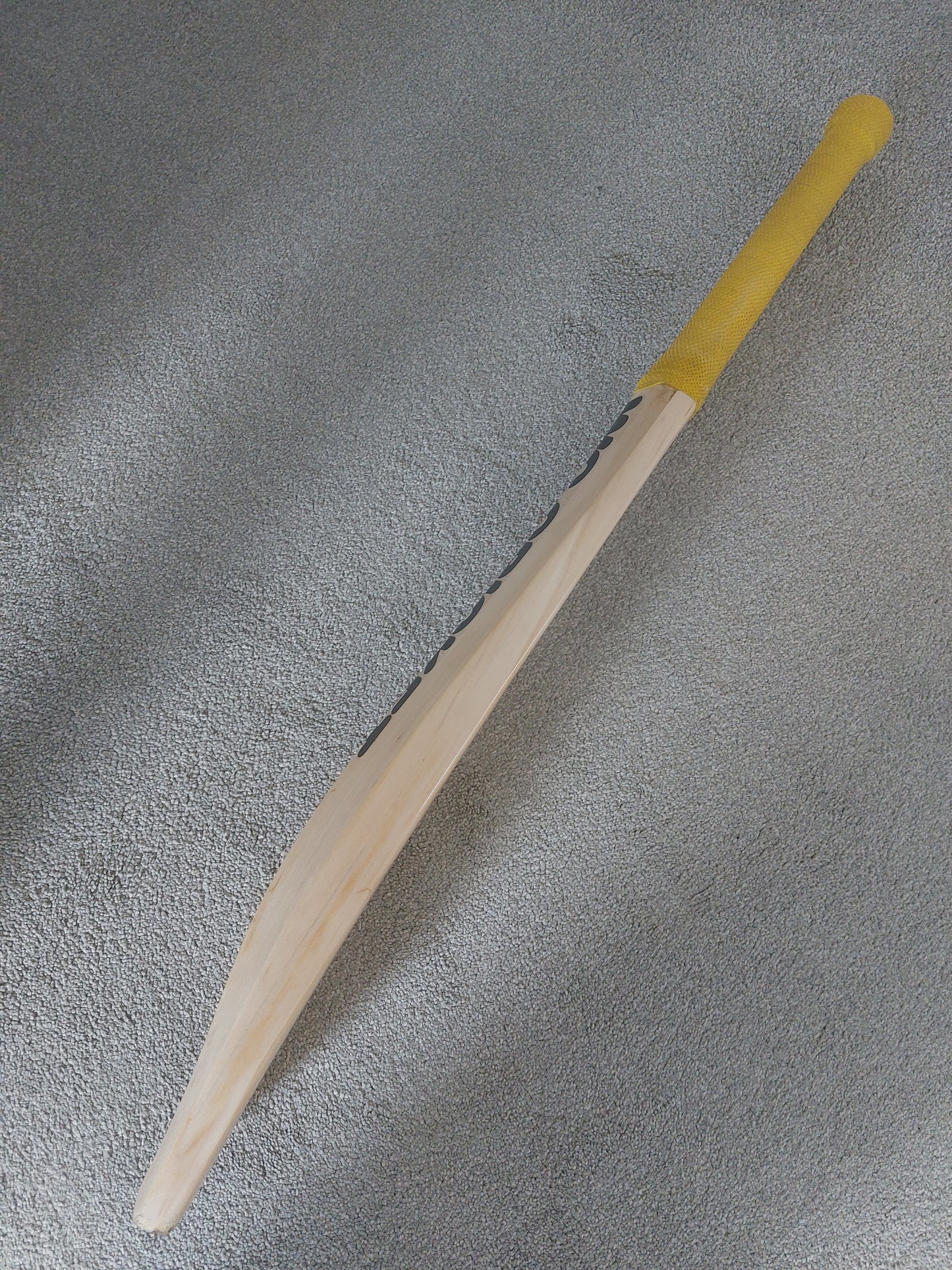 Used GM Kyros Cricket Bat - Size 6