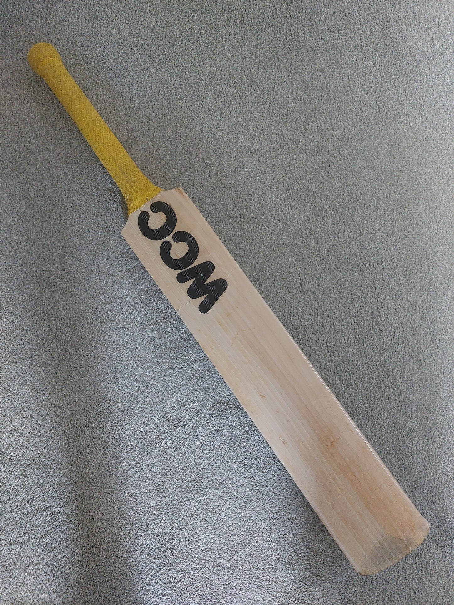 Used GM Kyros Cricket Bat - Size 6